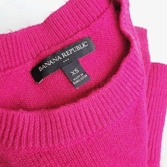 Pretty Pink Banana Republic XS Fuchsia Crewneck Sweater - Picture 2 of 5